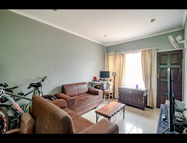 2 BEDROOM TOWNHOUSE FOR SALE IN MONTANA PARK